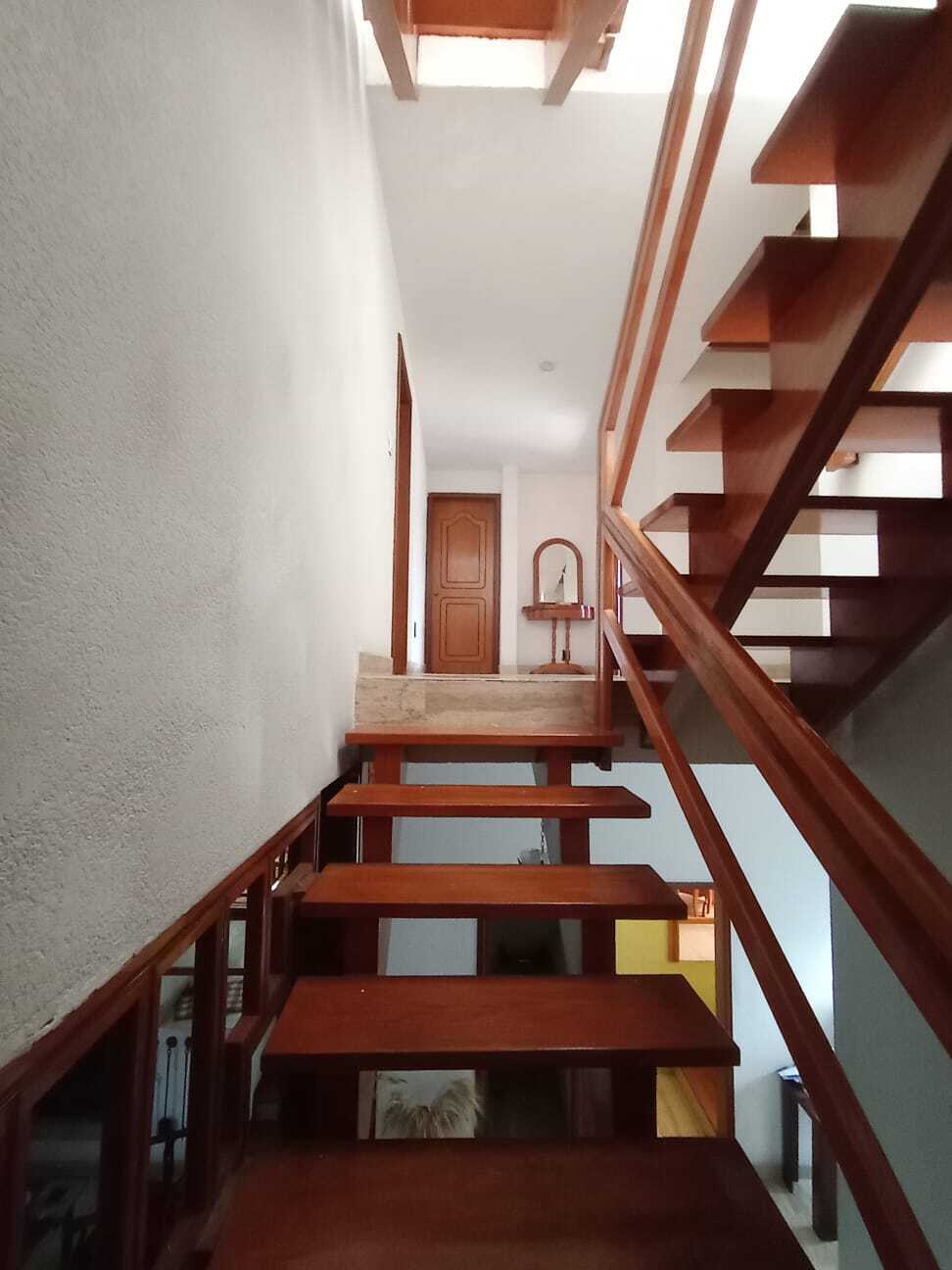 17 of 39: ESCALERAS PRIMER NIVEL