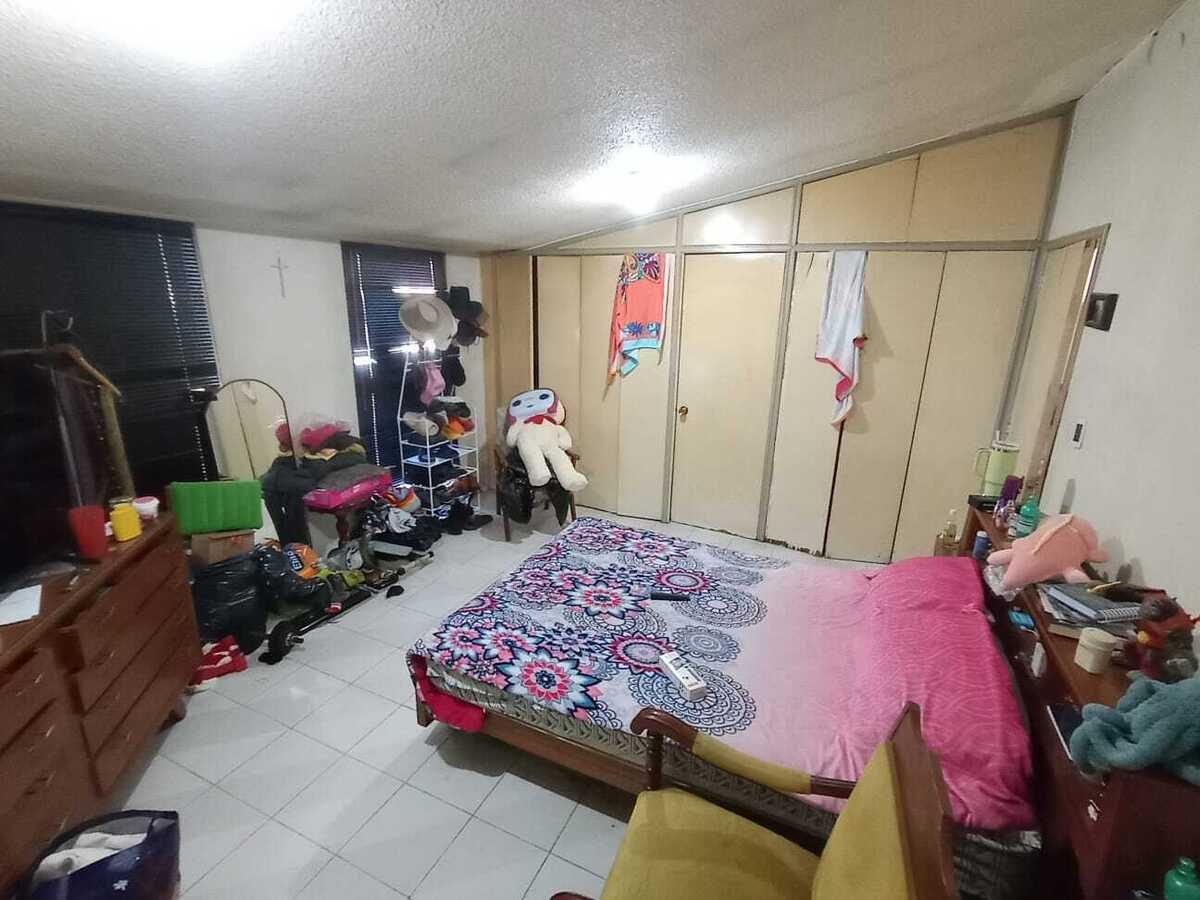 30 of 39: RECAMARA TERCER NIVEL