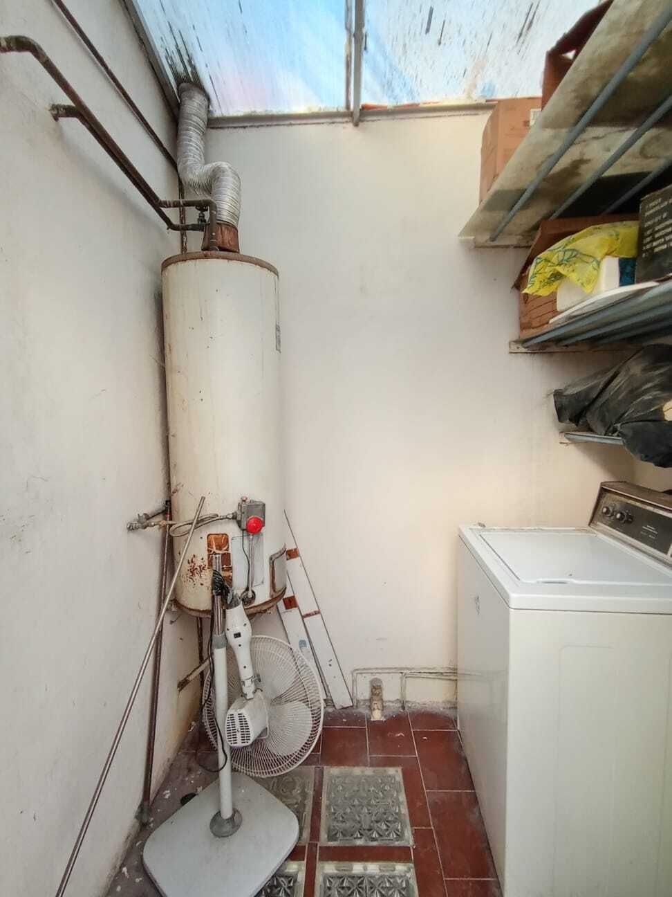 31 of 39: CUARTO DE LAVADO