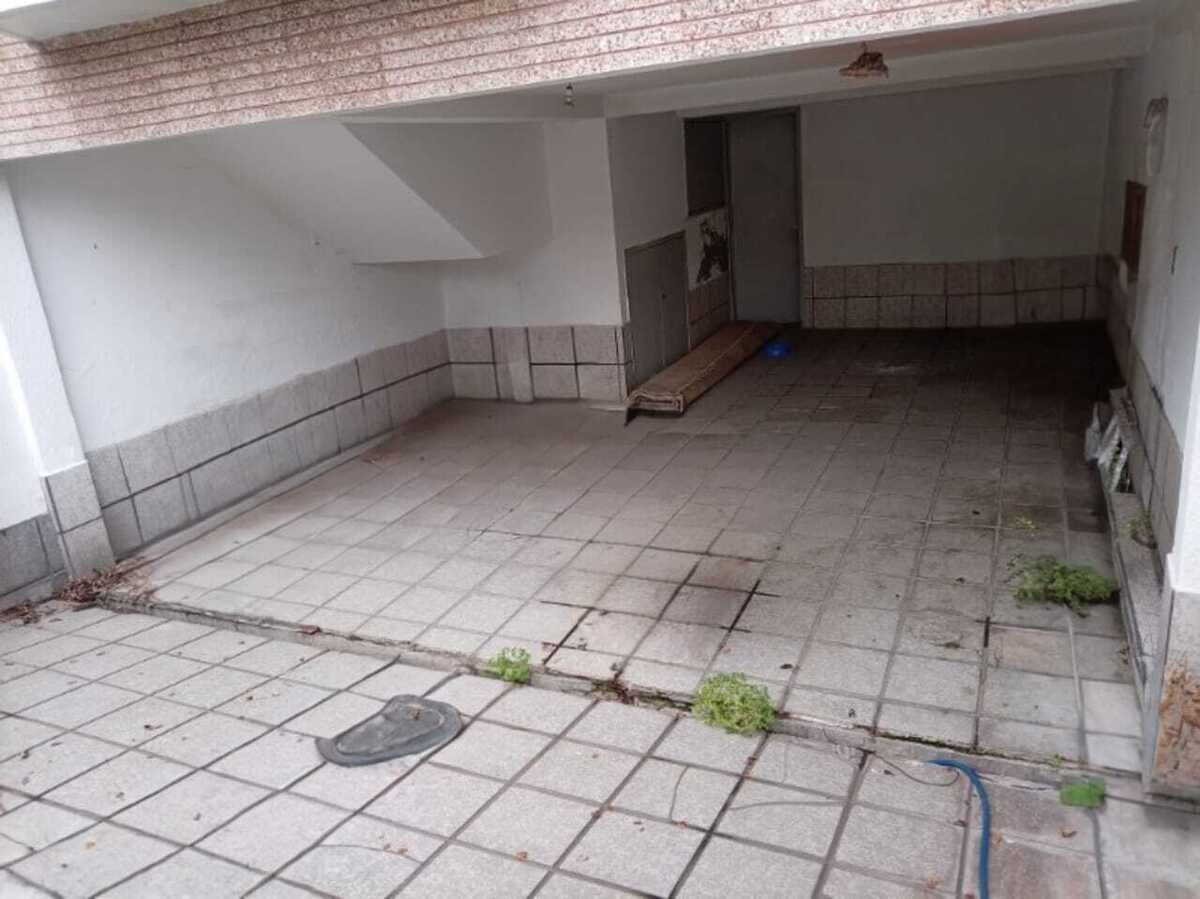 35 of 39: COCHERA CON CUARTO DE SERVICIO, BAÑO COMPLETO