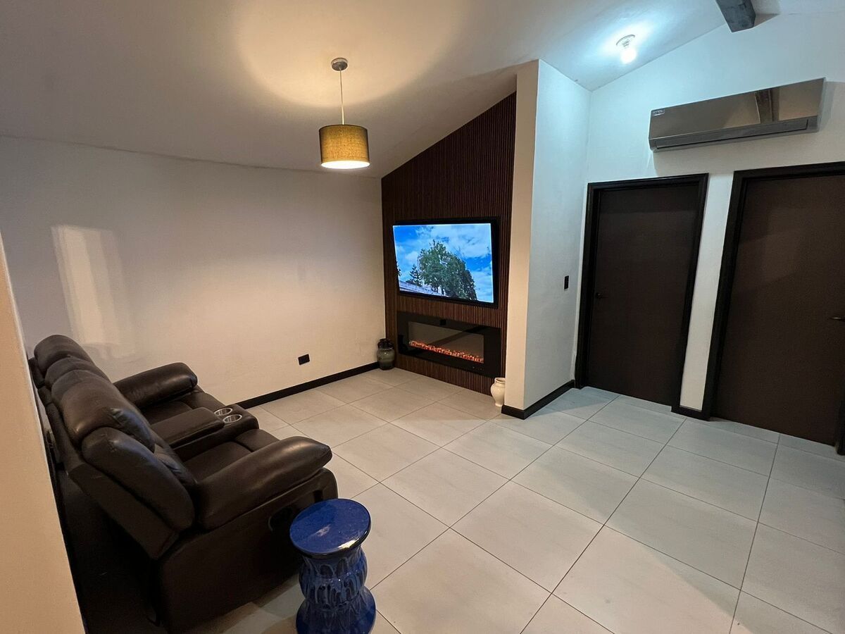 6 of 11: cuarto de tv