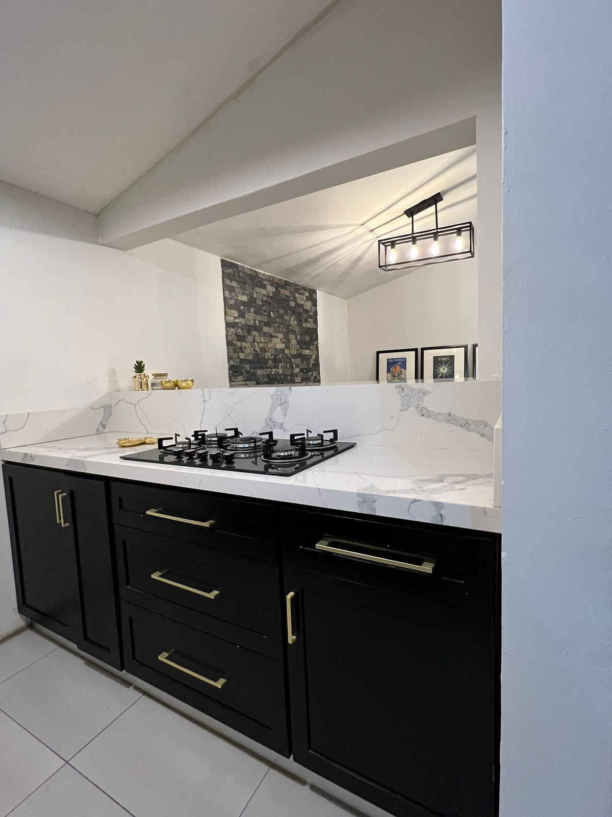 7 of 11: cocina con cuarzo