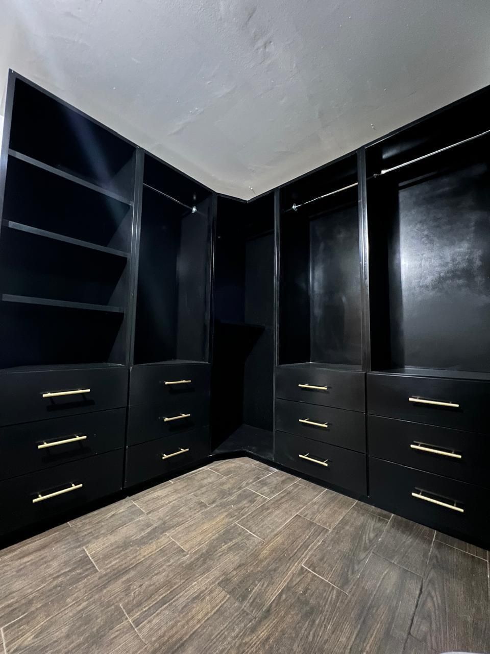 10 of 11: walking closet