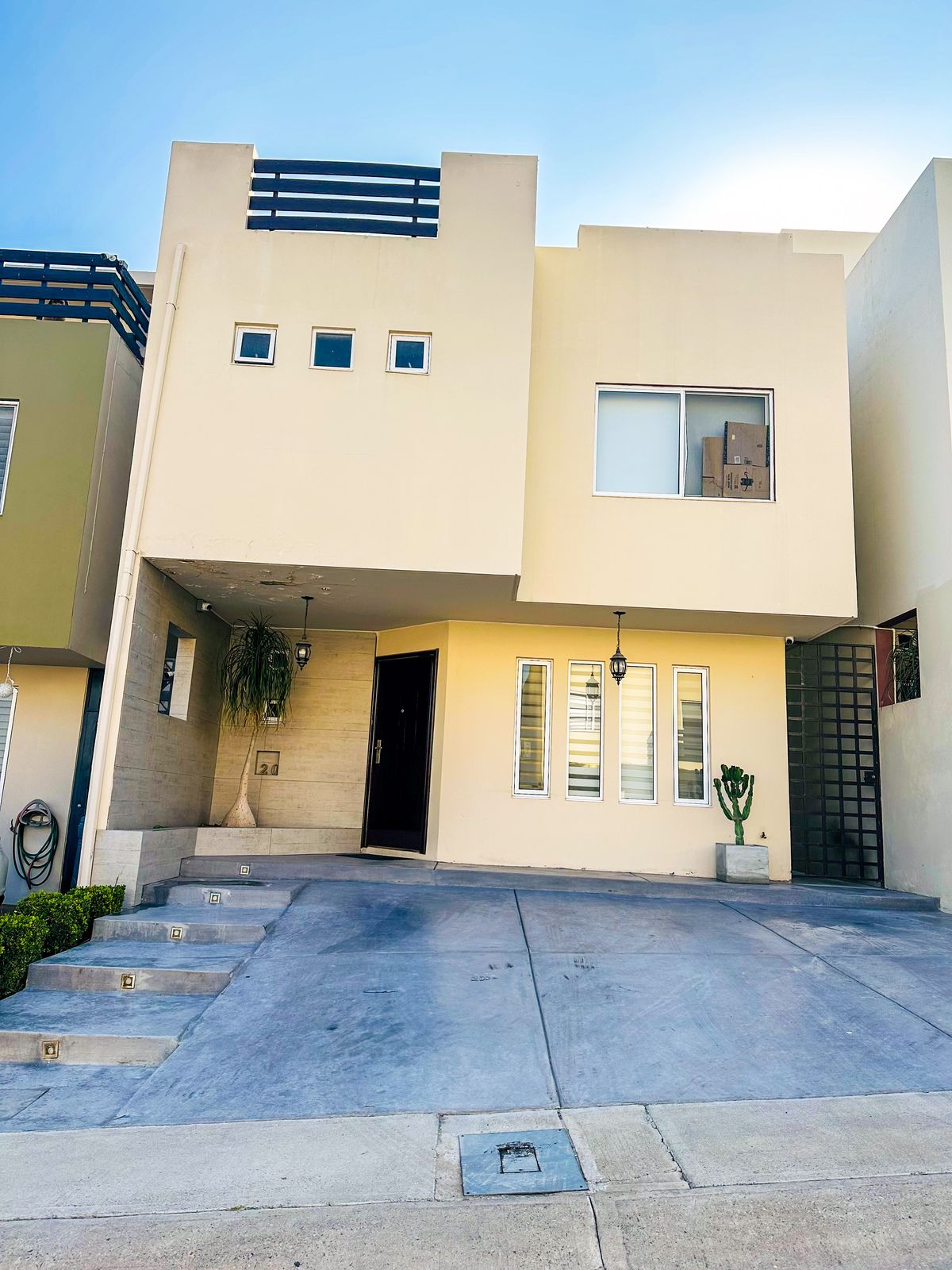 1 de 11: Fachada principal