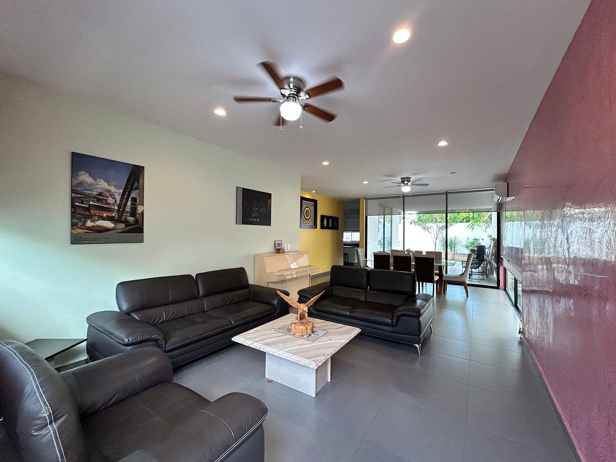 OPORTUNIDADE, BELA RESIDÊNCIA EM SAN JOSÉ TULIPANES, foto 1 de 34