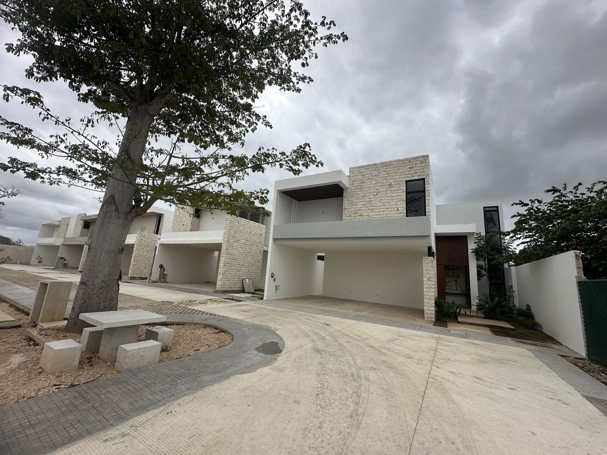 1 de 12: FACHADA  CASA