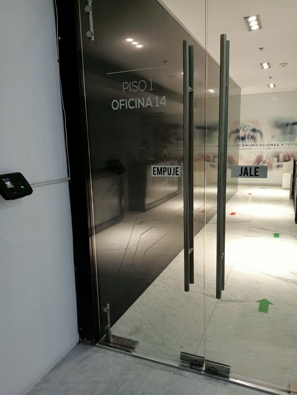 1 of 9: Acceso Piso 01
