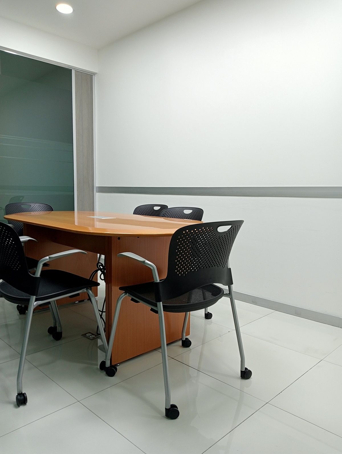4 of 9: Sala de juntas