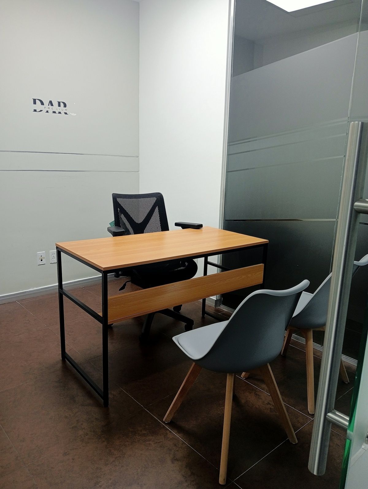 6 of 9: Interior mobiliario
