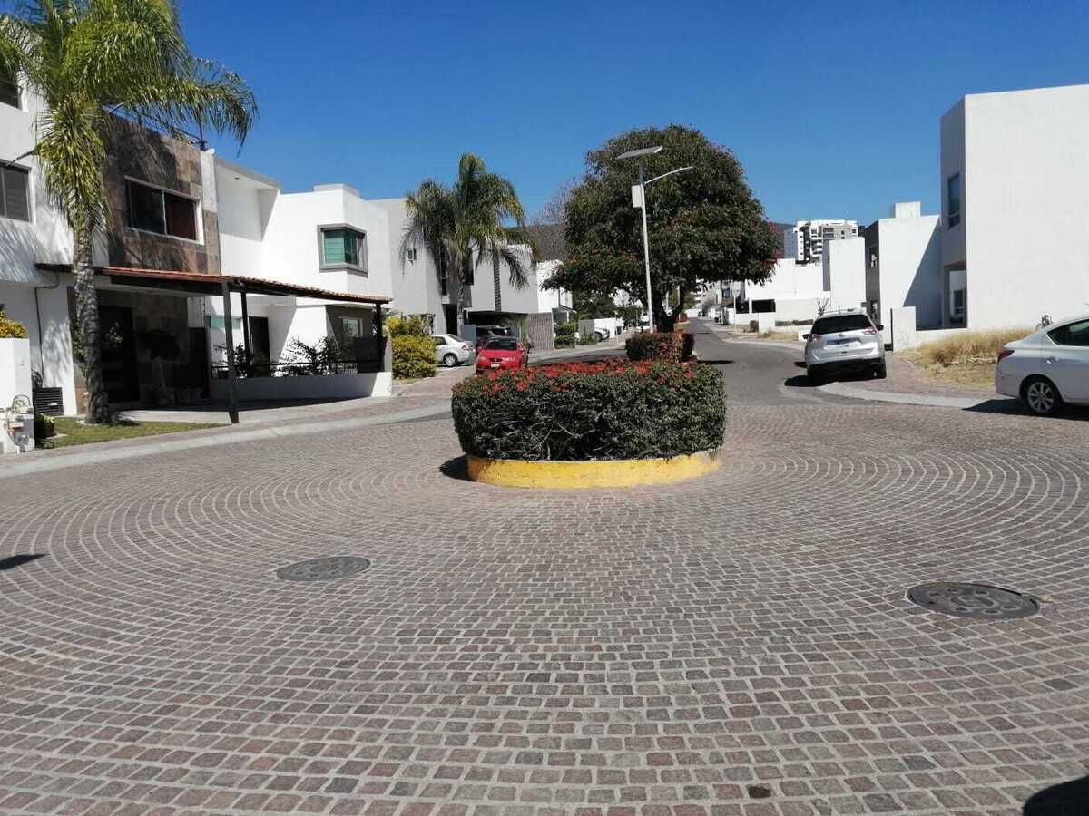 3 de 8: Vista de la calle