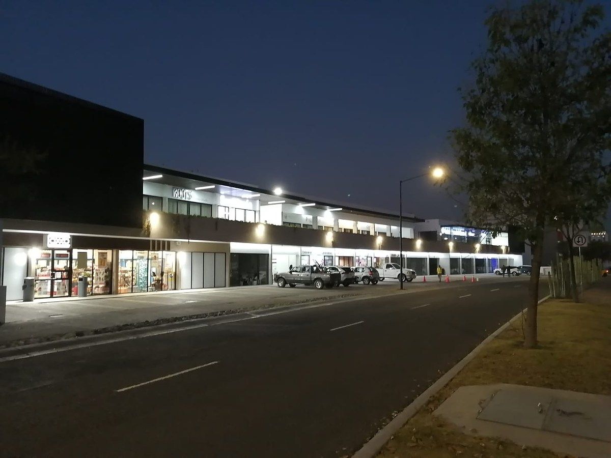 11 de 11: Plaza comercial fraccionamiento