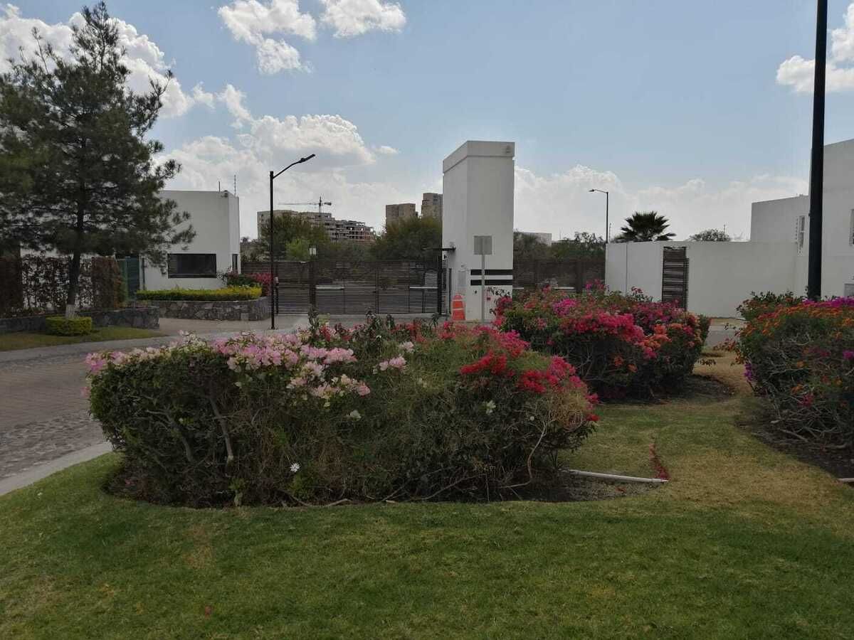 1 of 7: Entrada principal