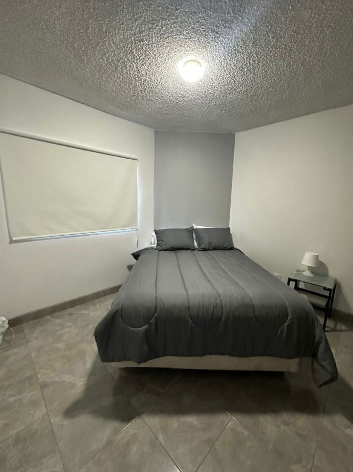 2 de 9: Habitación con cama queen