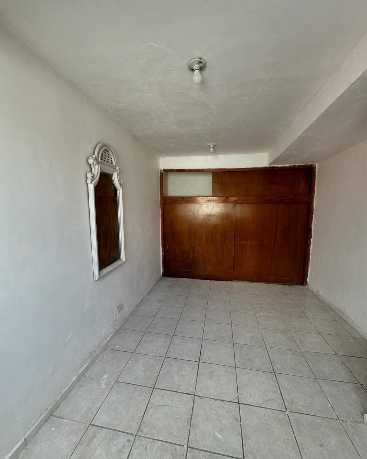 3 of 4: Habitación con closet