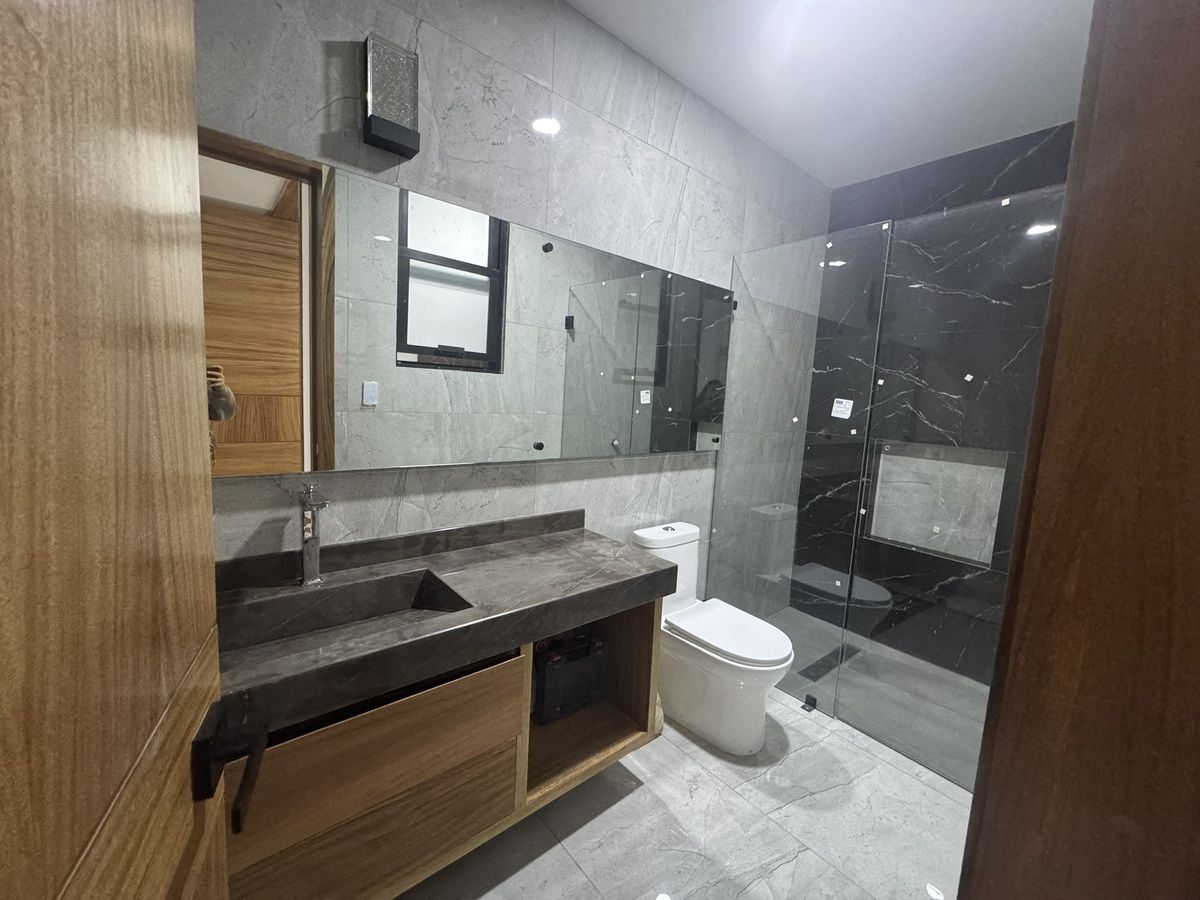 5 de 32: Baño completo en PB