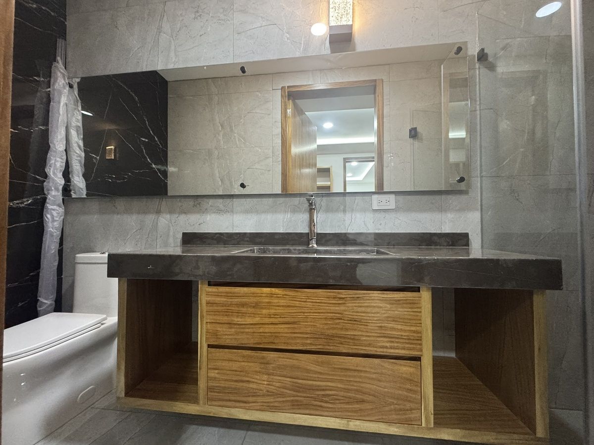 15 de 32: Baño Completo Recámara Principal