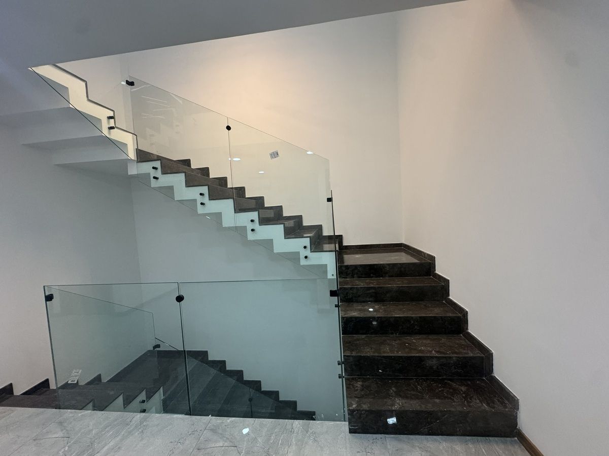 18 de 32: Escaleras a rooftop