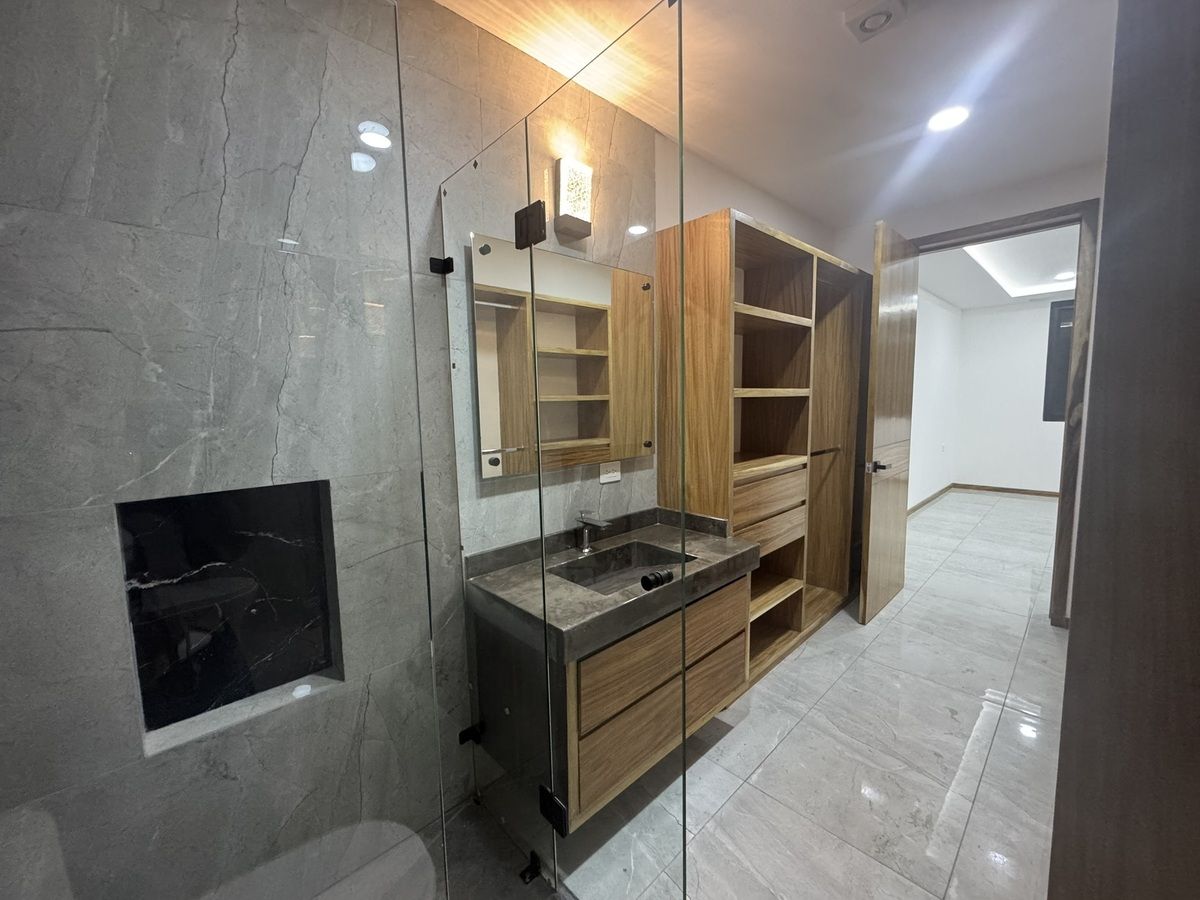 22 de 32: Baño completo