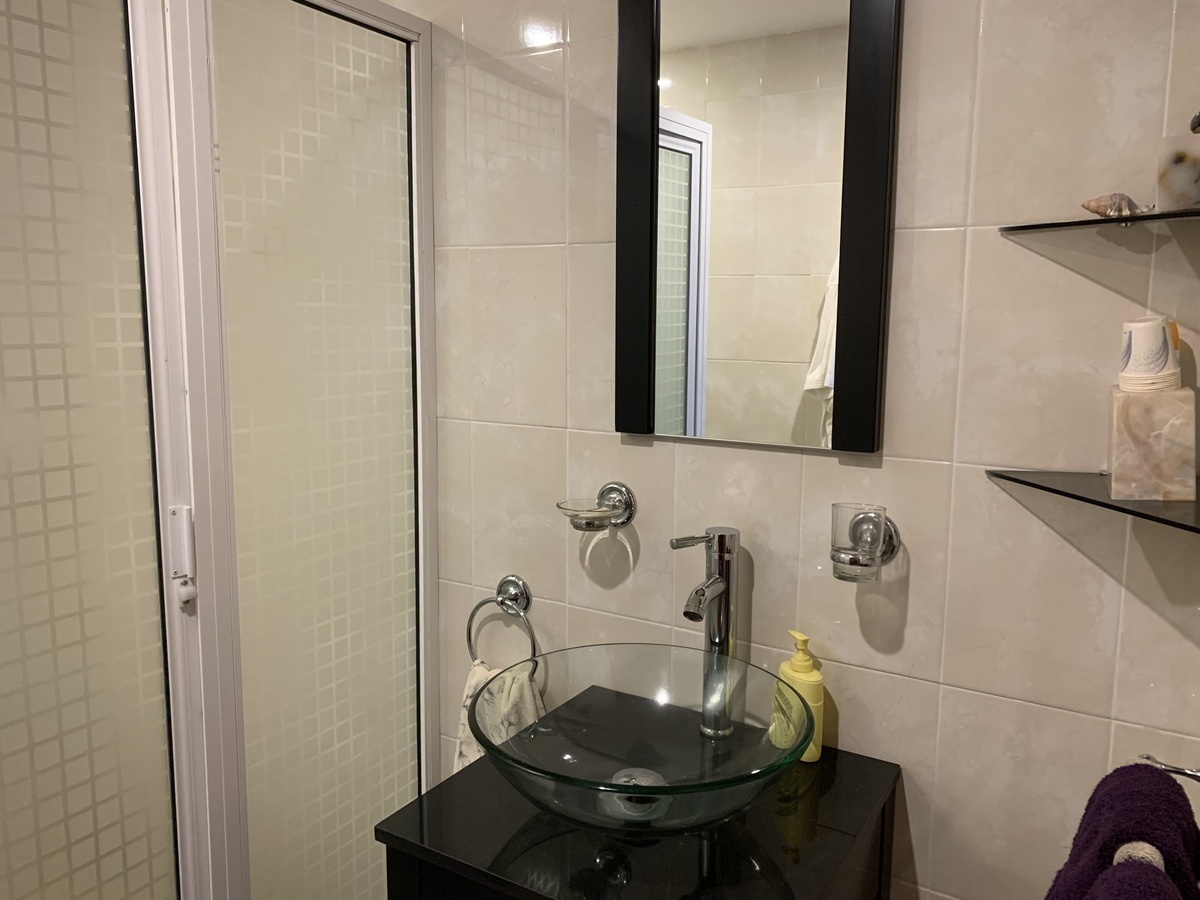 17 de 37: Baño visitas