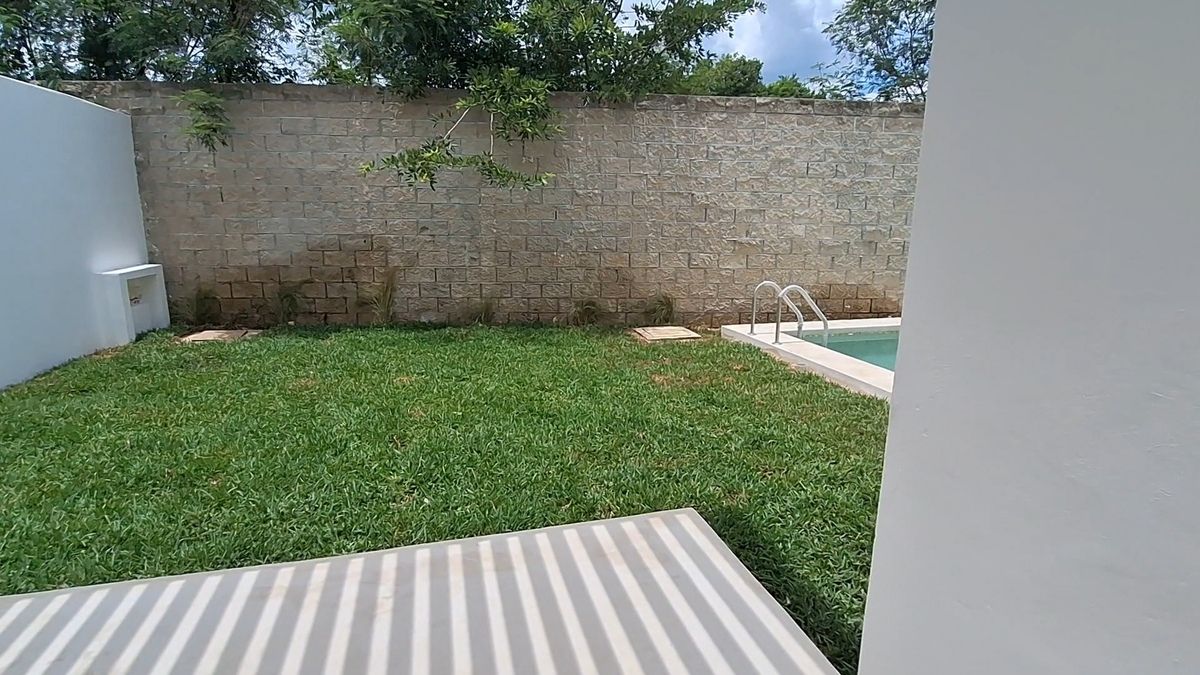 12 de 33: Jardín y terraza pergolada