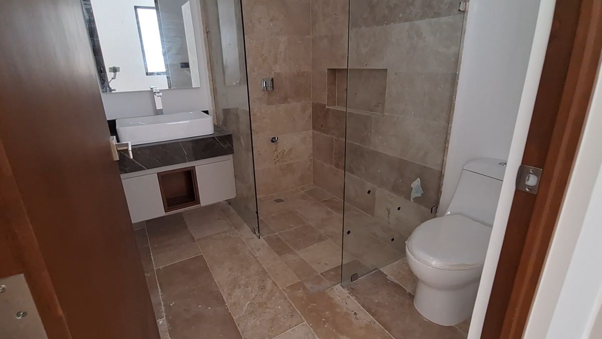 5 de 33: Baño para la recámara