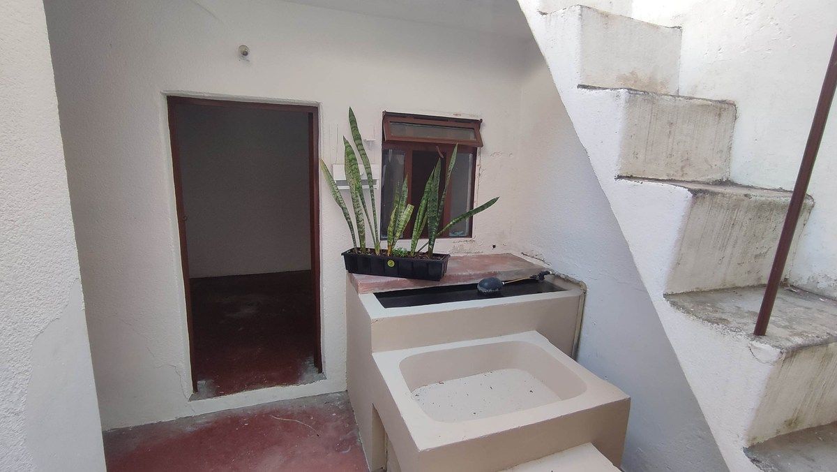 11 of 20: Área de lavado y escaleras 2da Planta