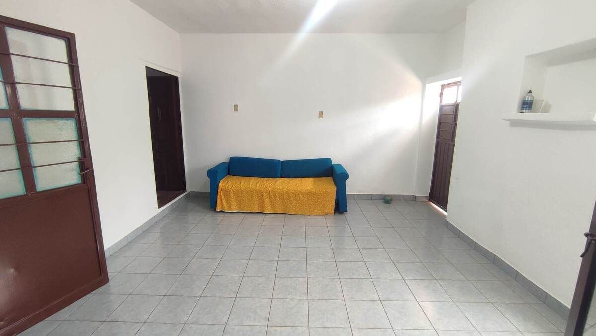 3 of 25: Sala