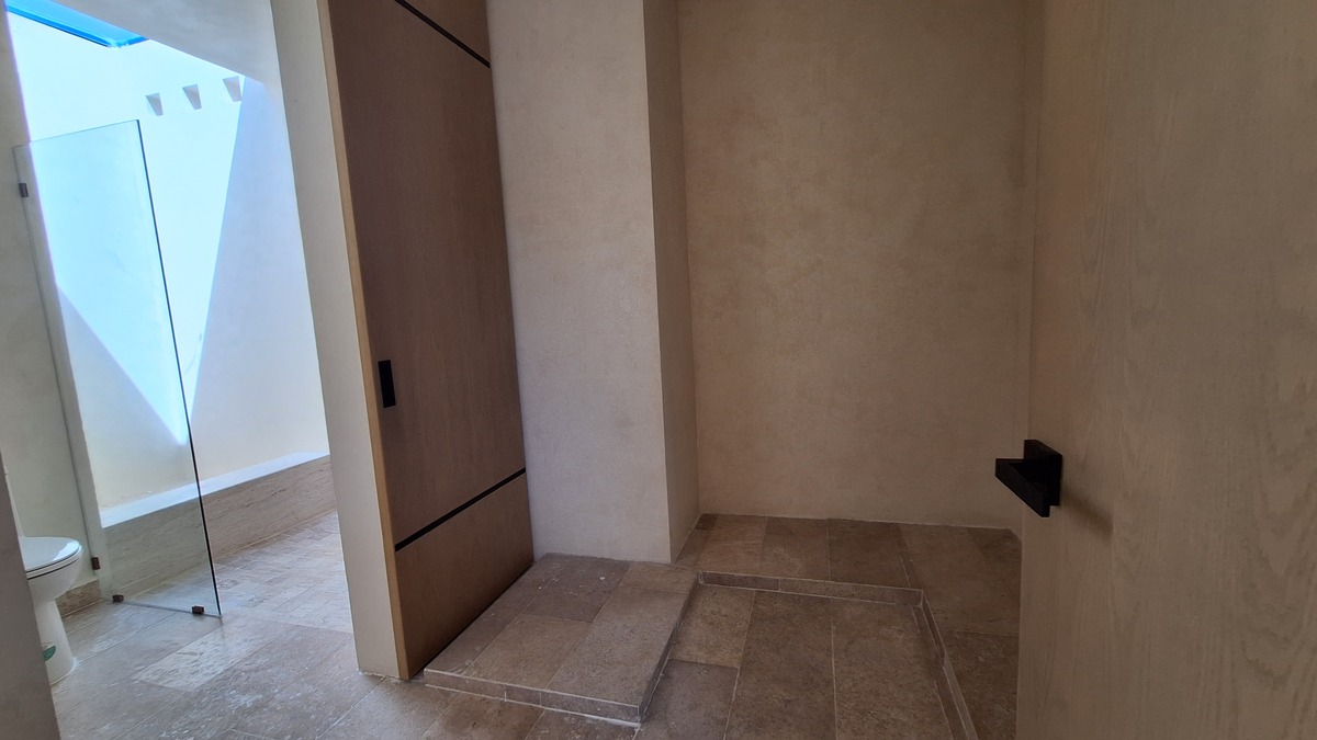 13 de 41: Baño y clóset vestidor recamara principal