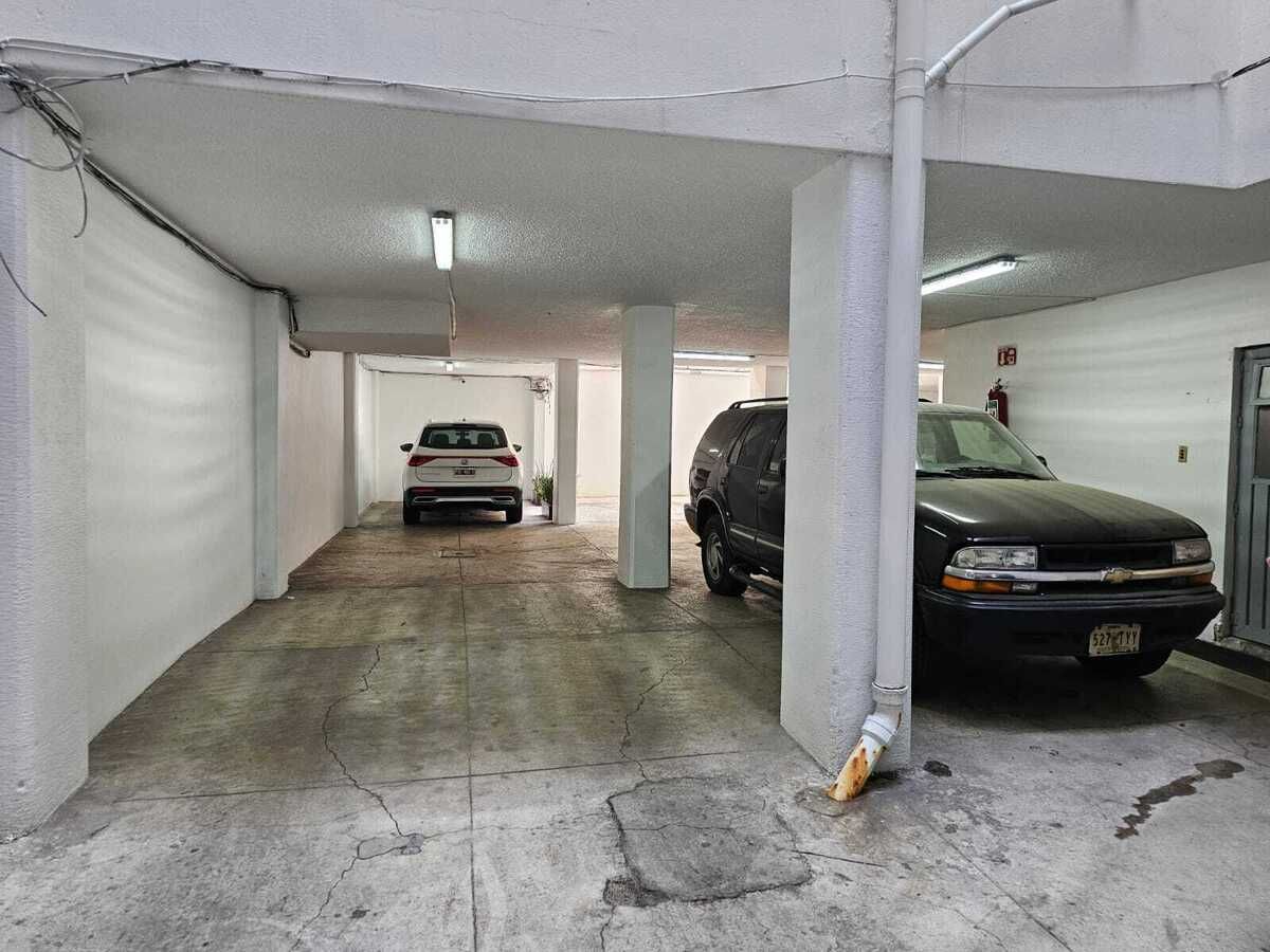 5 de 12: ESTACIONAMIENTO