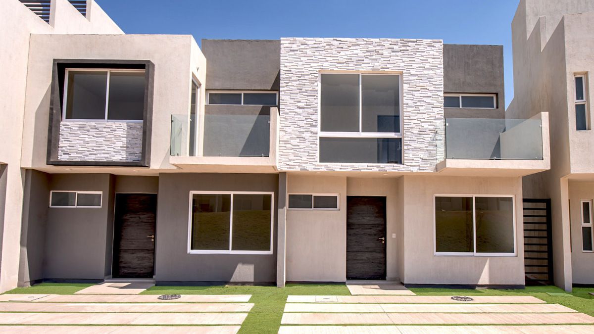 1 of 14: Casas en Venta en Zapopan con Casa Club, Alberca y Gimnasio