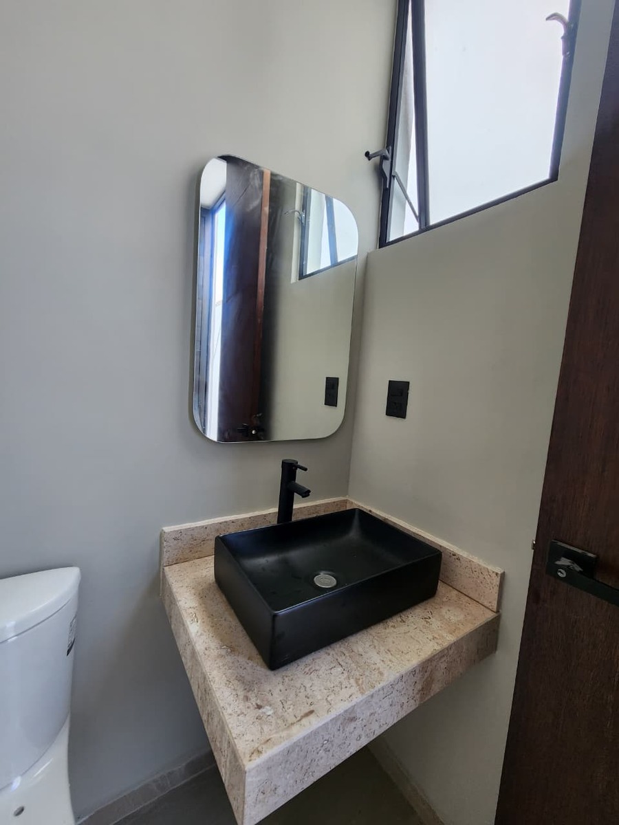 6 de 36: Medio baño