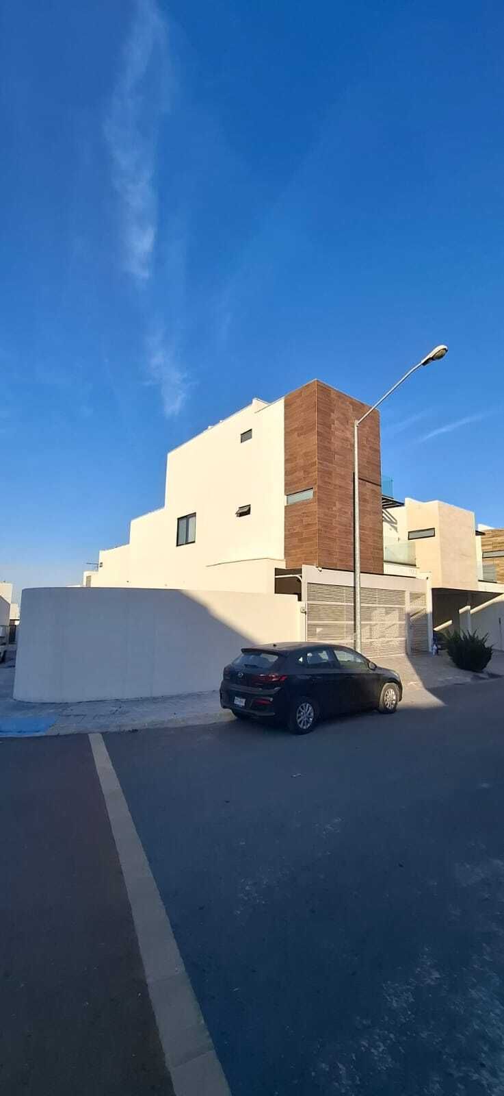 2 de 29: FACHADA LATERAL