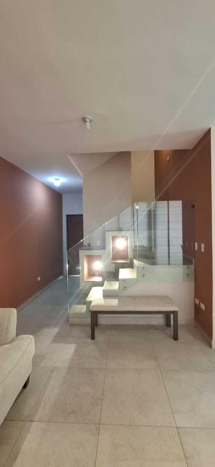 12 de 29: ACCESO A SEGUND PLANTA