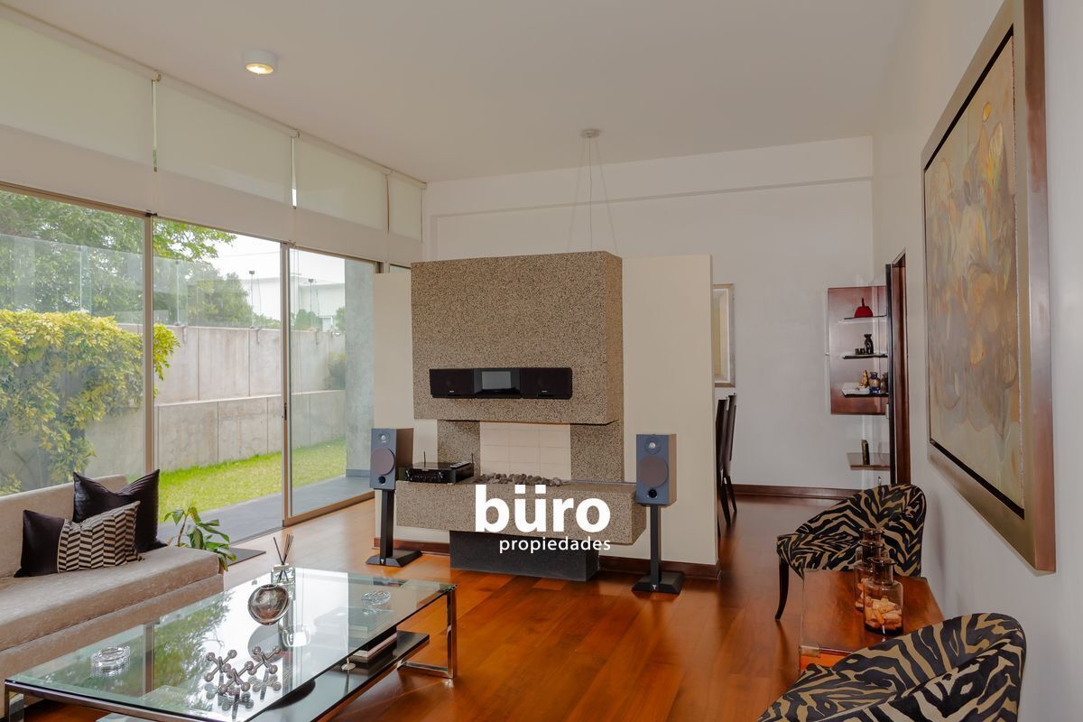 2 de 32: Sala con vista y acceso a jardin
