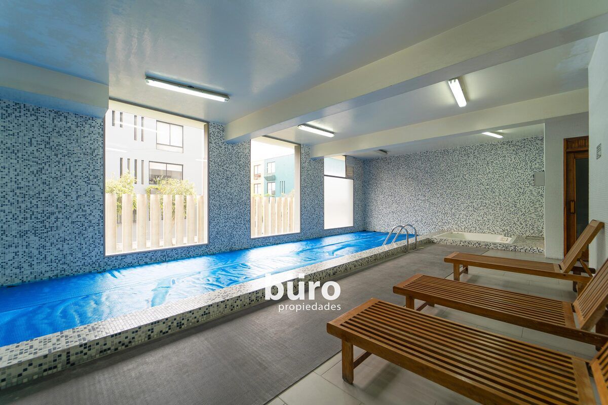 26 de 37: áreas comunes del edificio - piscina techada temperada