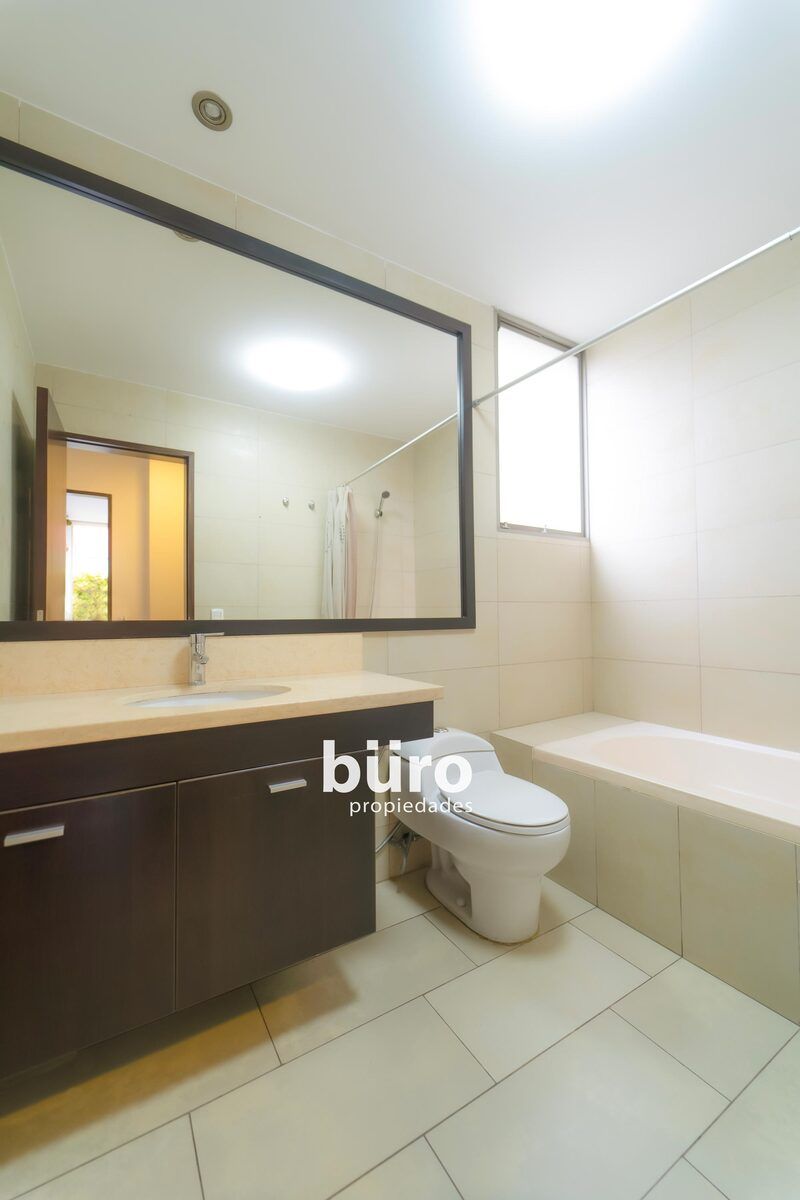 20 de 37: Baño del dormitorio secundario 1