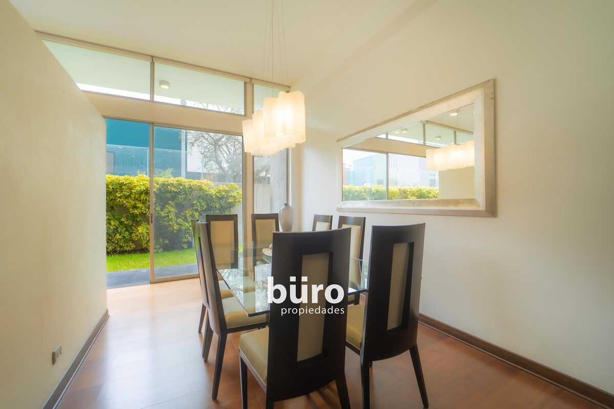 4 de 37: Comedor con acceso a terraza