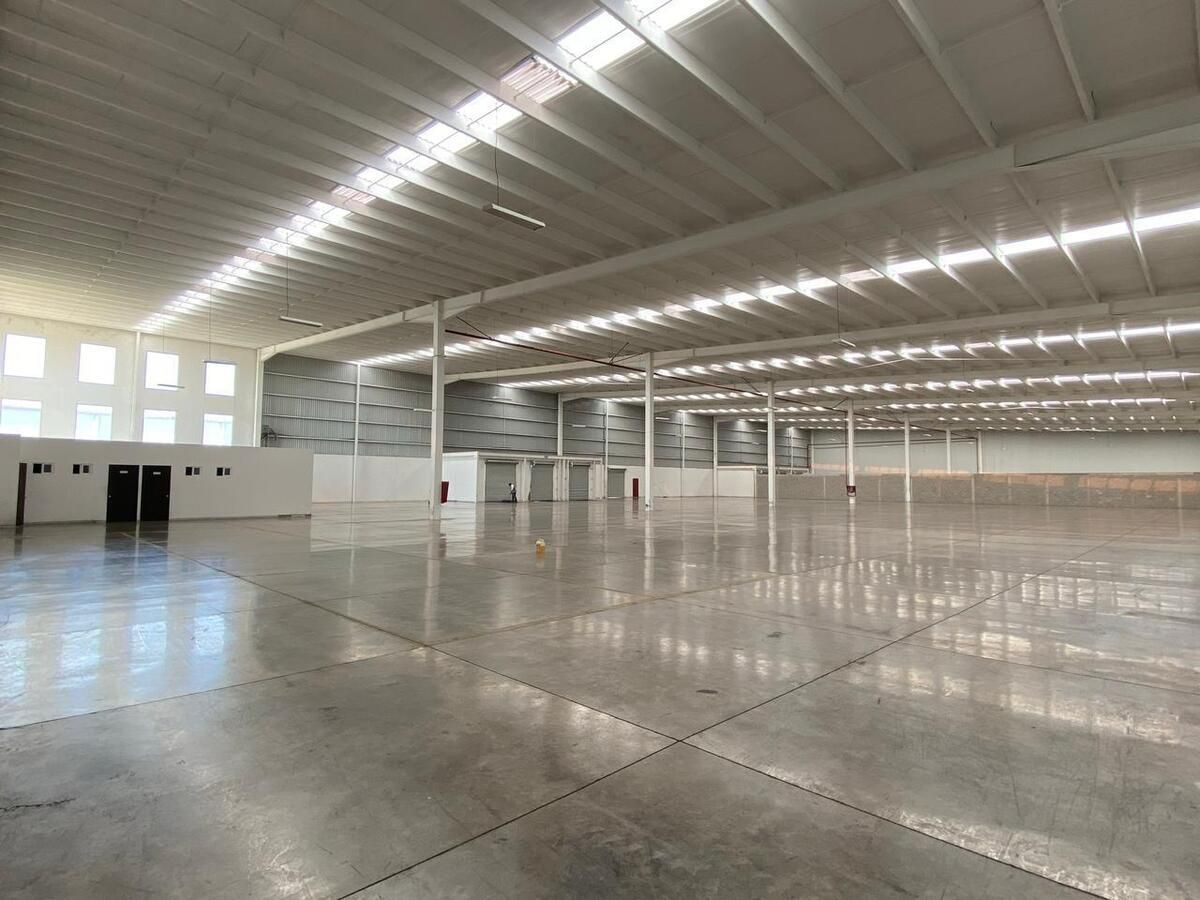 1 of 6: Nave de 3,400 m2