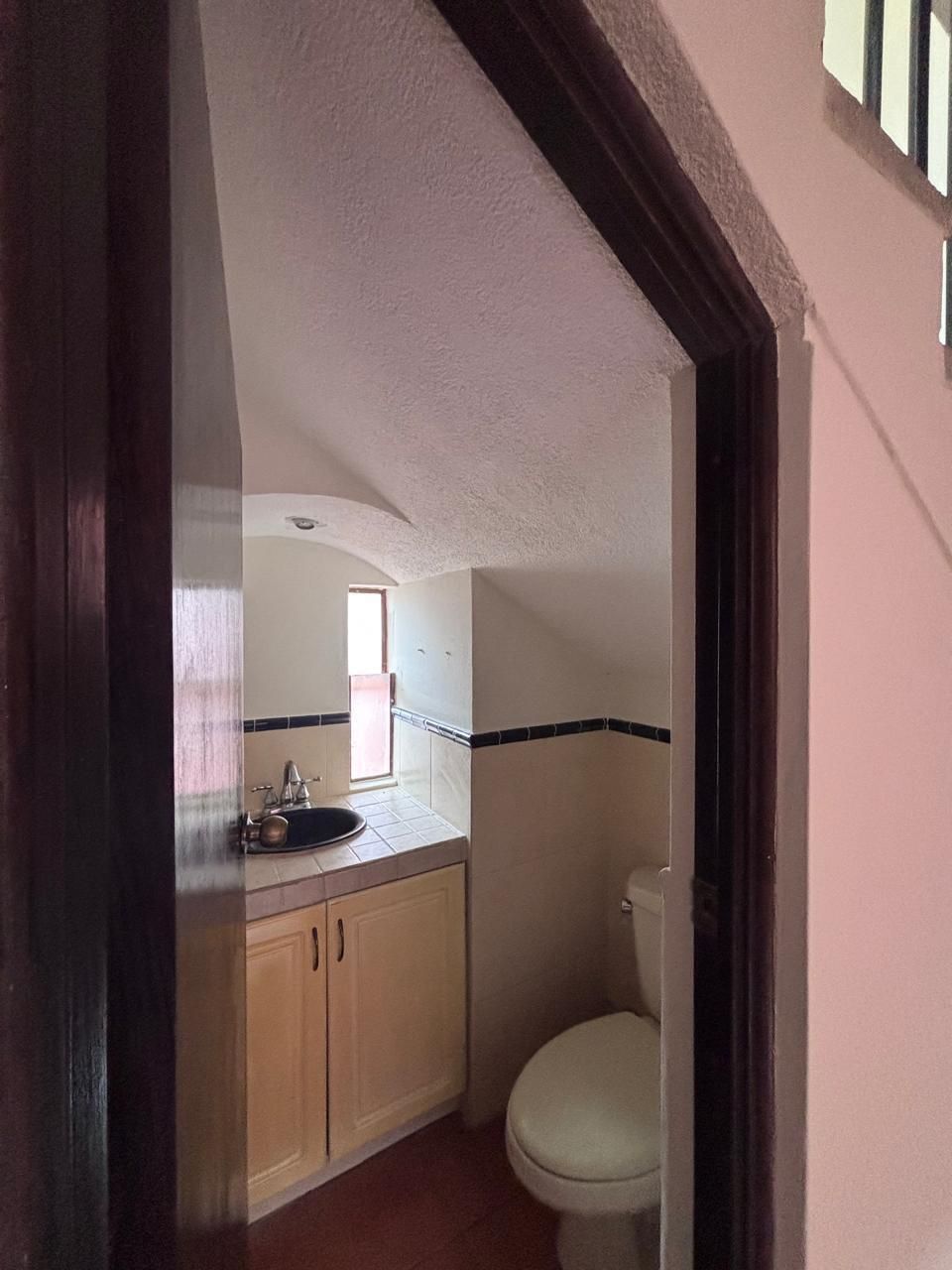 7 de 26: Baño de visitas