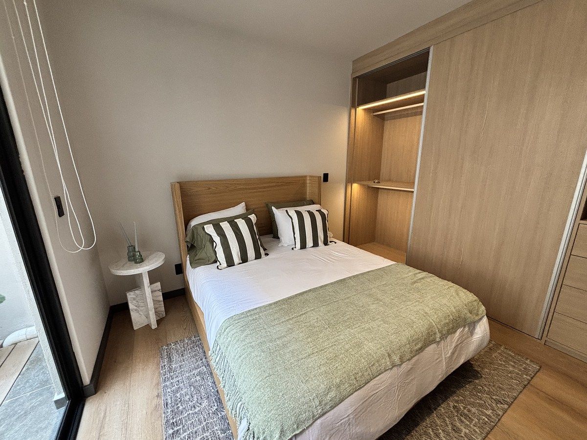 8 of 12: Prototipo 1: Recámara secundaria acceso a terraza interior