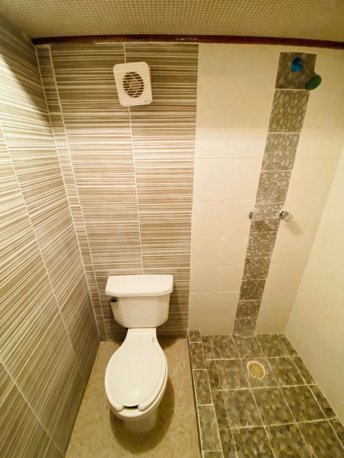 13 de 28: BAÑO COMPLETO PRIMER NIVEL