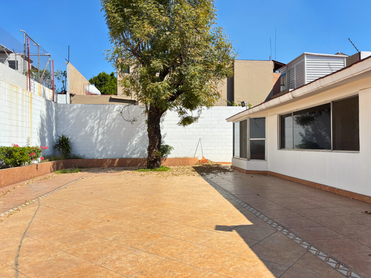 2 de 14: Terraza trasera