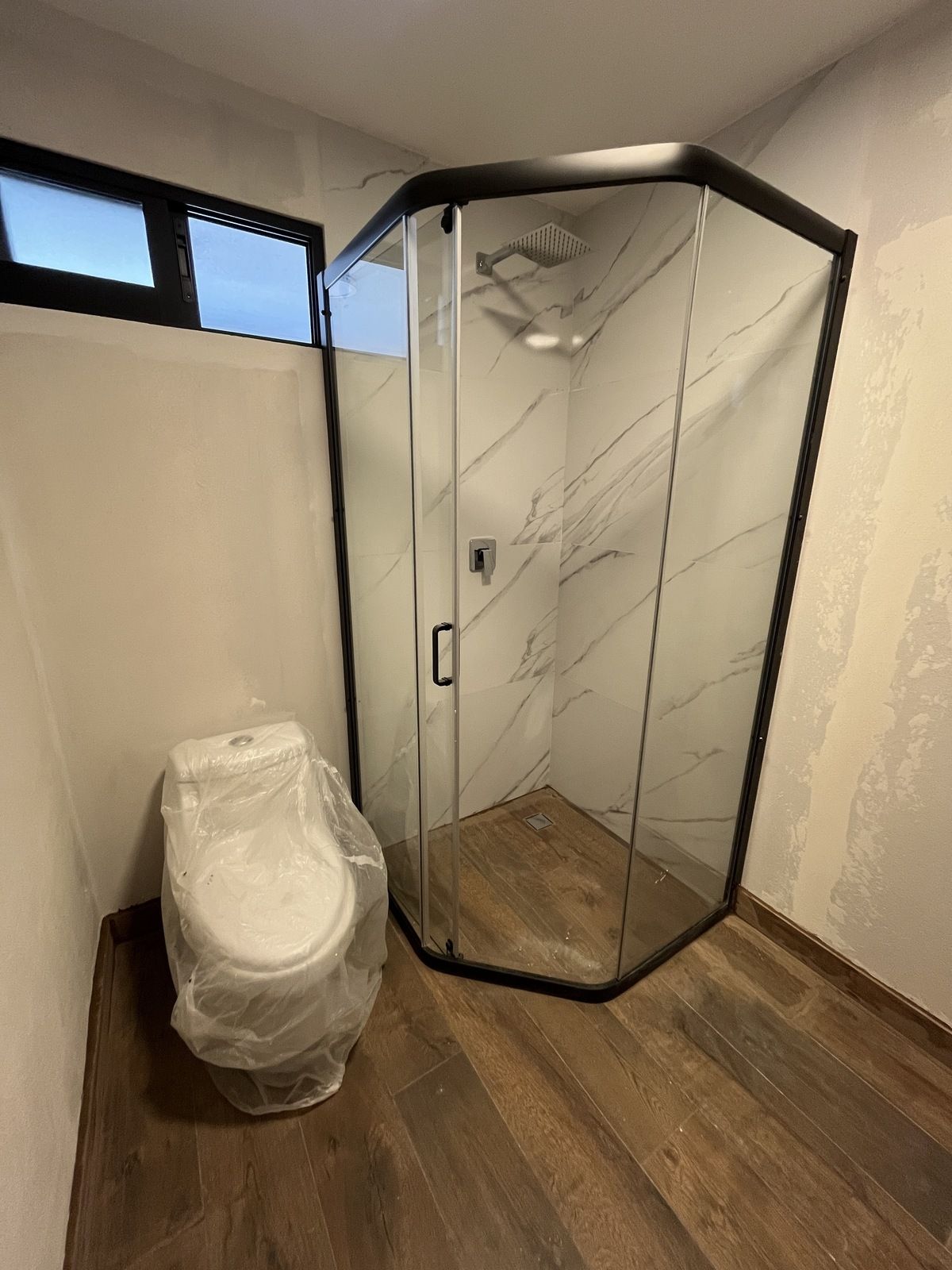 17 of 33: Baños da servicio a dos recámaras secundarias.