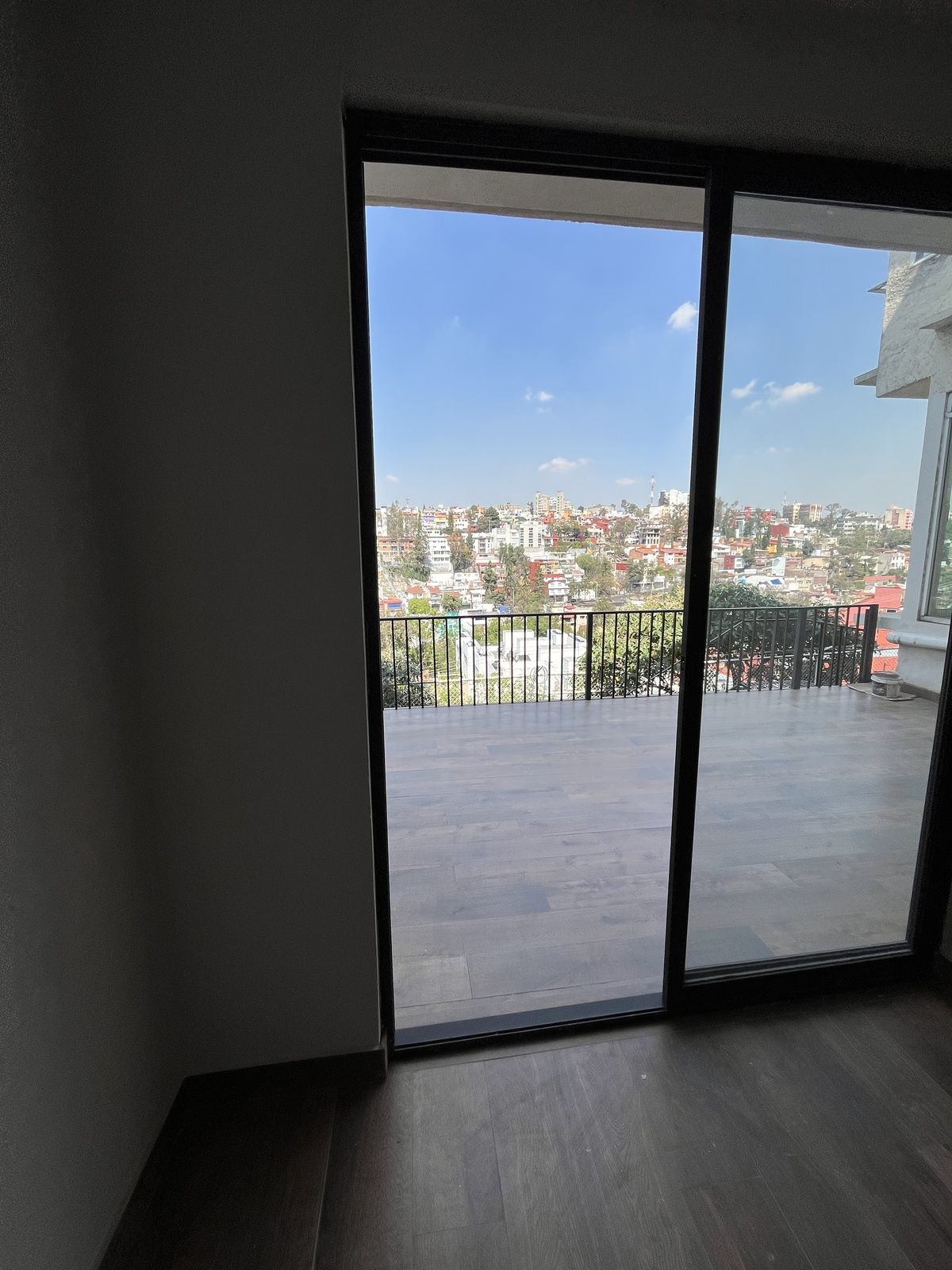 19 of 33: 4 recamara con baño y salida a la terraza