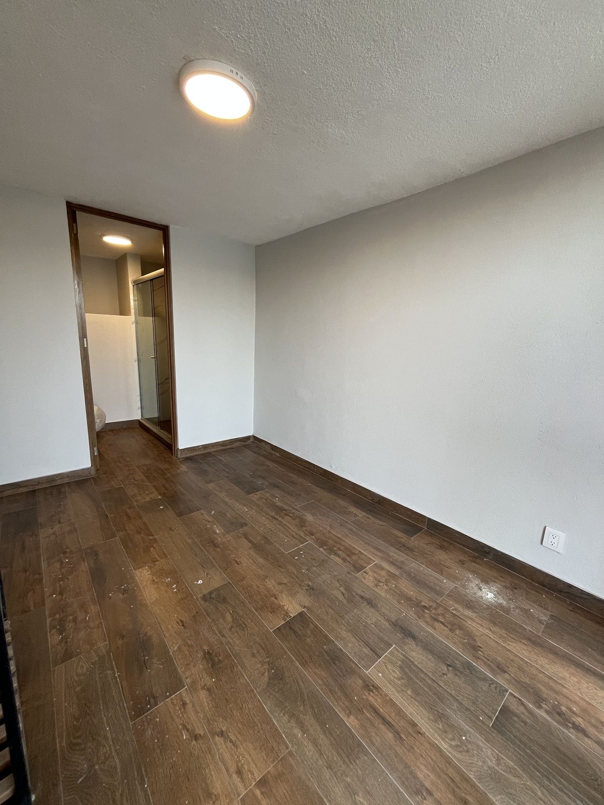 20 of 33: 4 recámara con baño y salida a la terraza