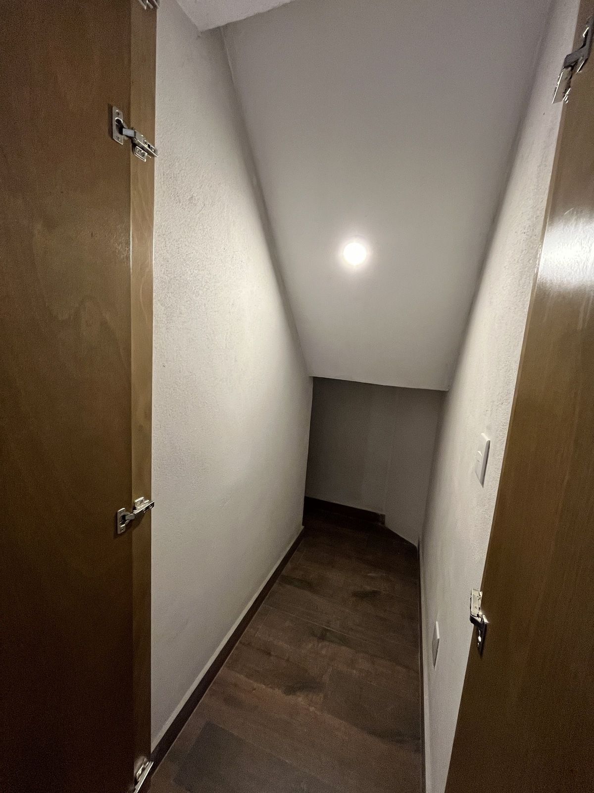 24 of 33: Bodega en segundo piso