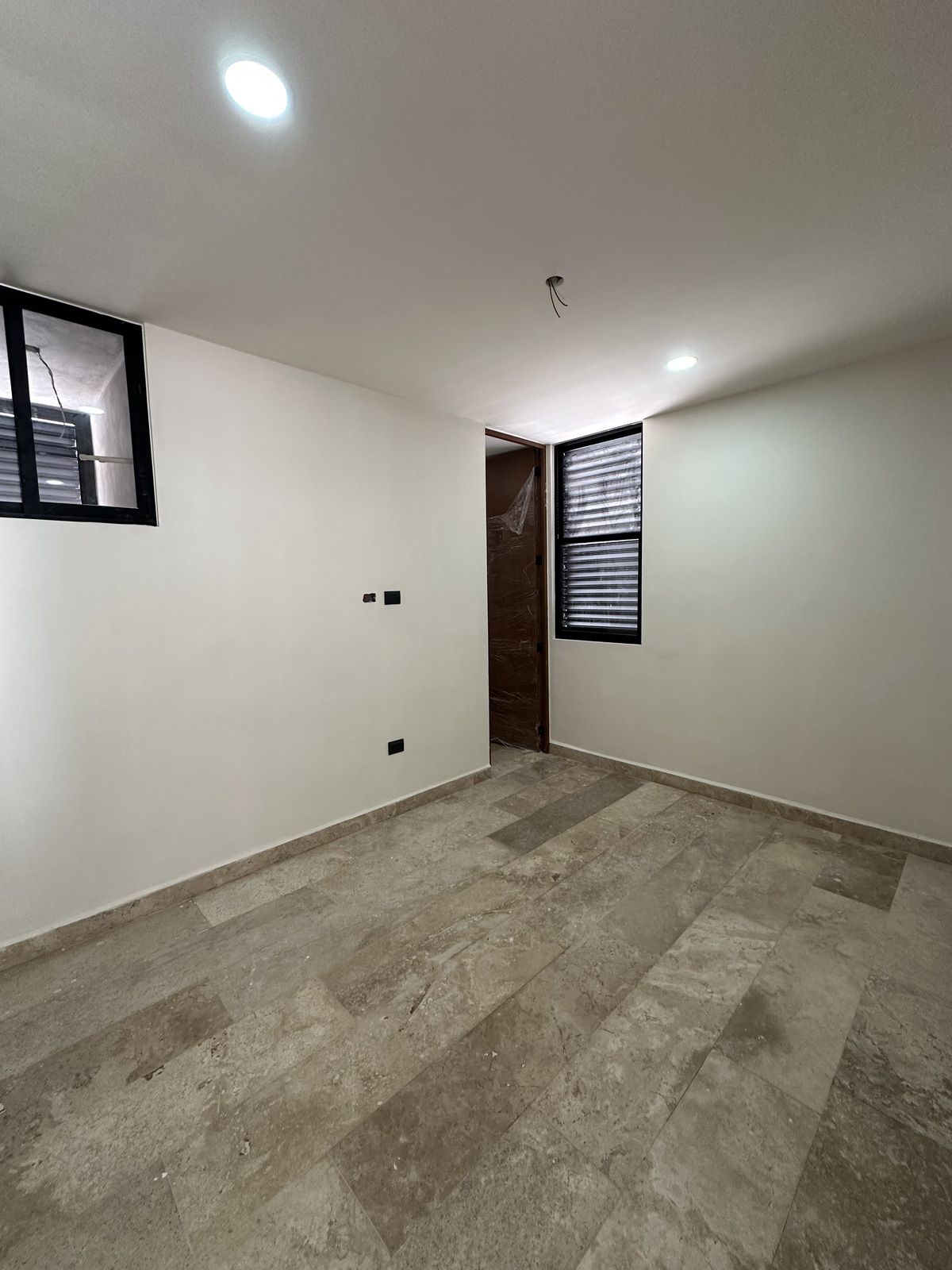 8 de 16: Cuarto de servicio en P.B.