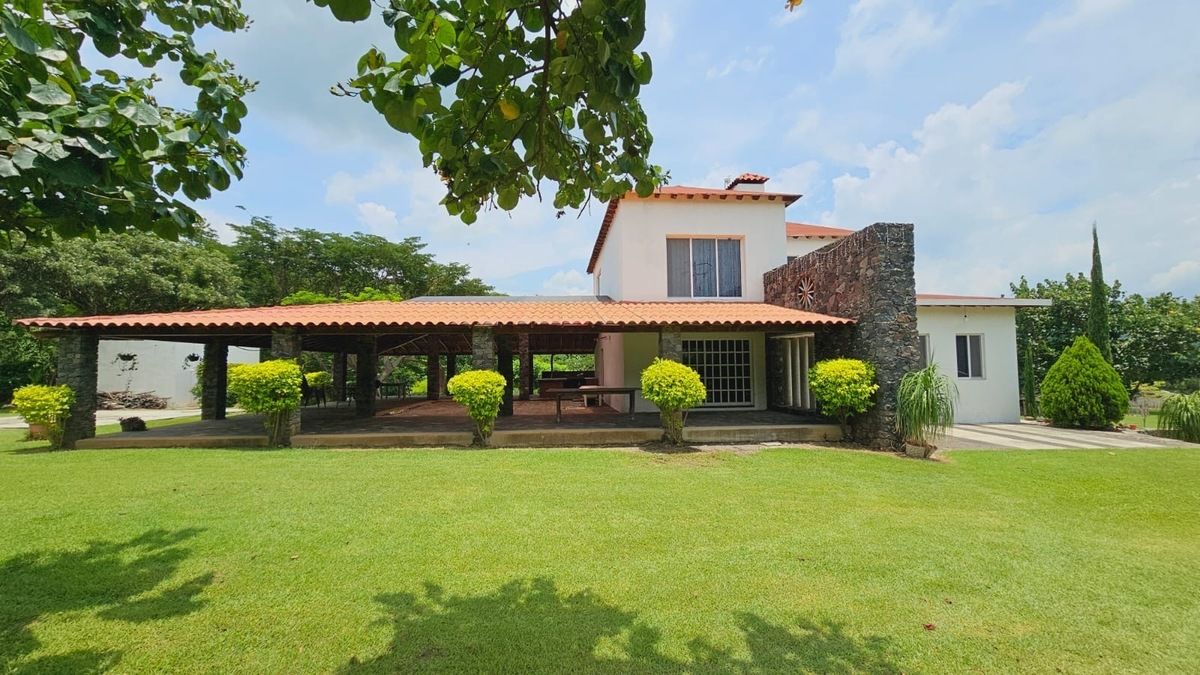 1 de 17: Fachada