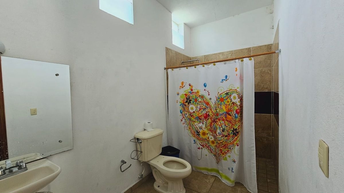 13 of 17: Baño