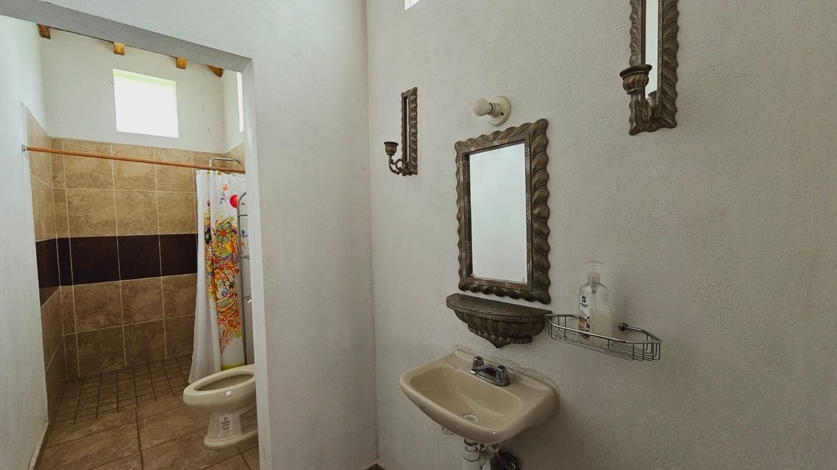 14 of 17: Baño